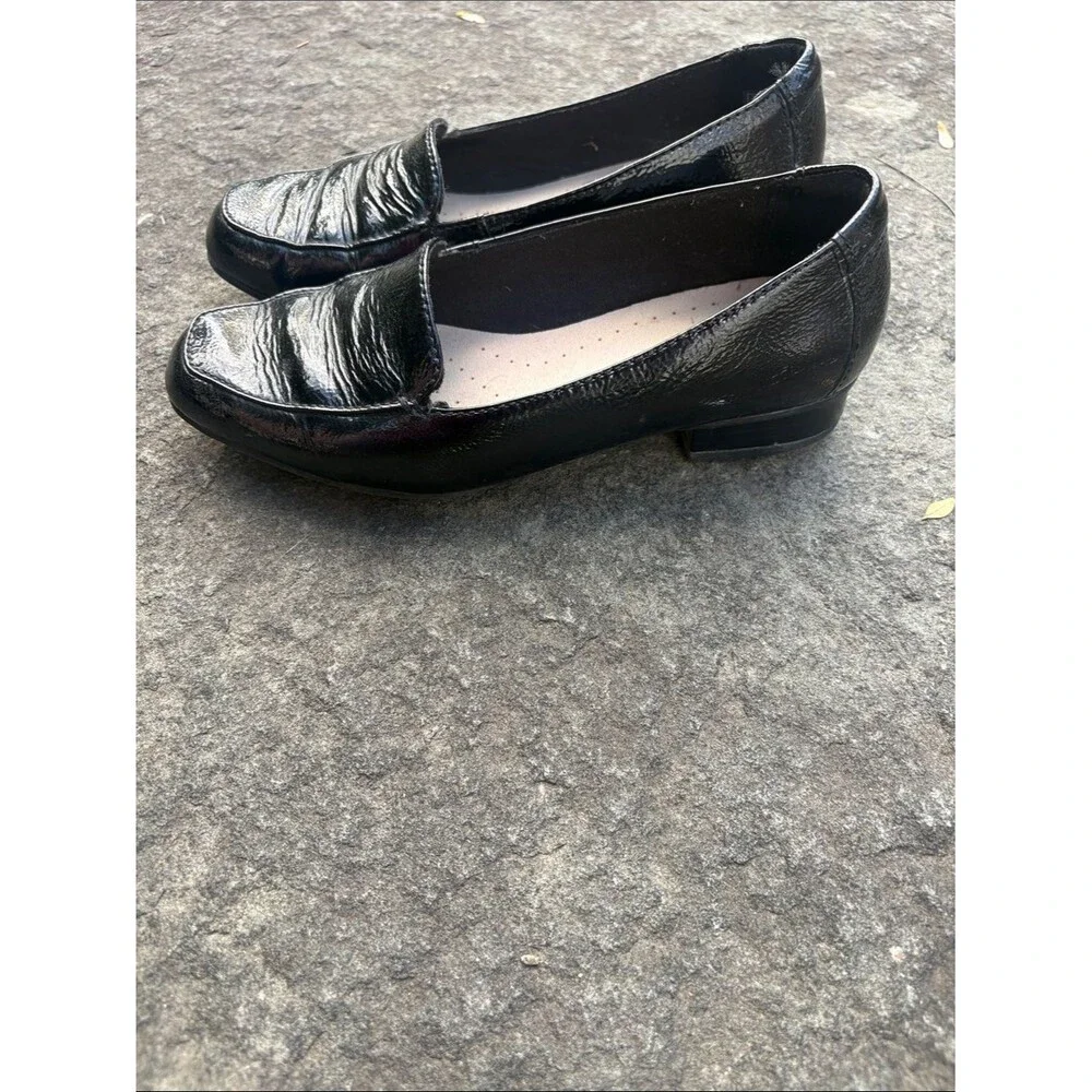 Clarks Women's Black Patent Leather Slip-On Loafers 6 Wide